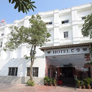 Oyo Flagship 24936 Hotel C-9